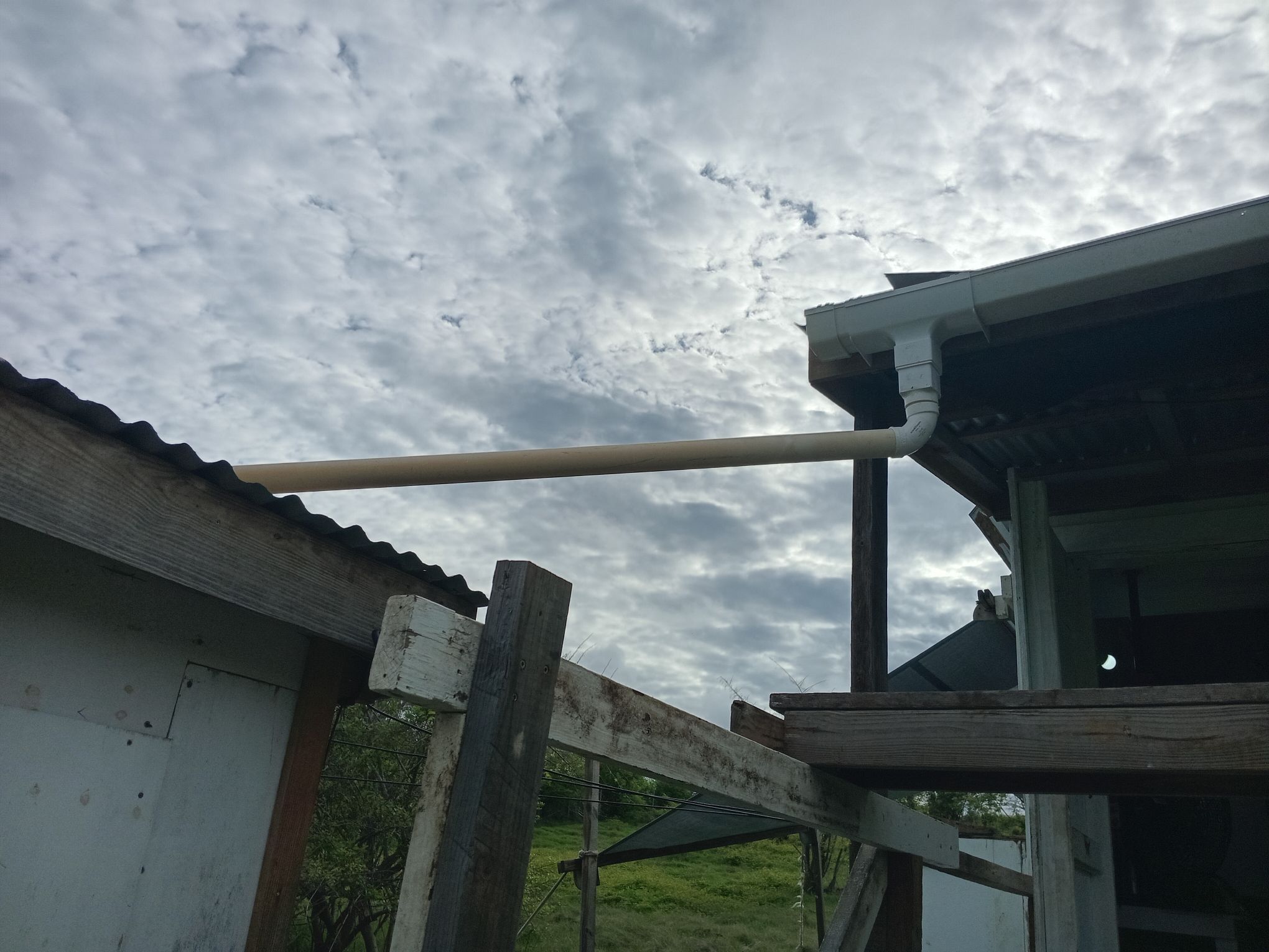 Round spouting installed